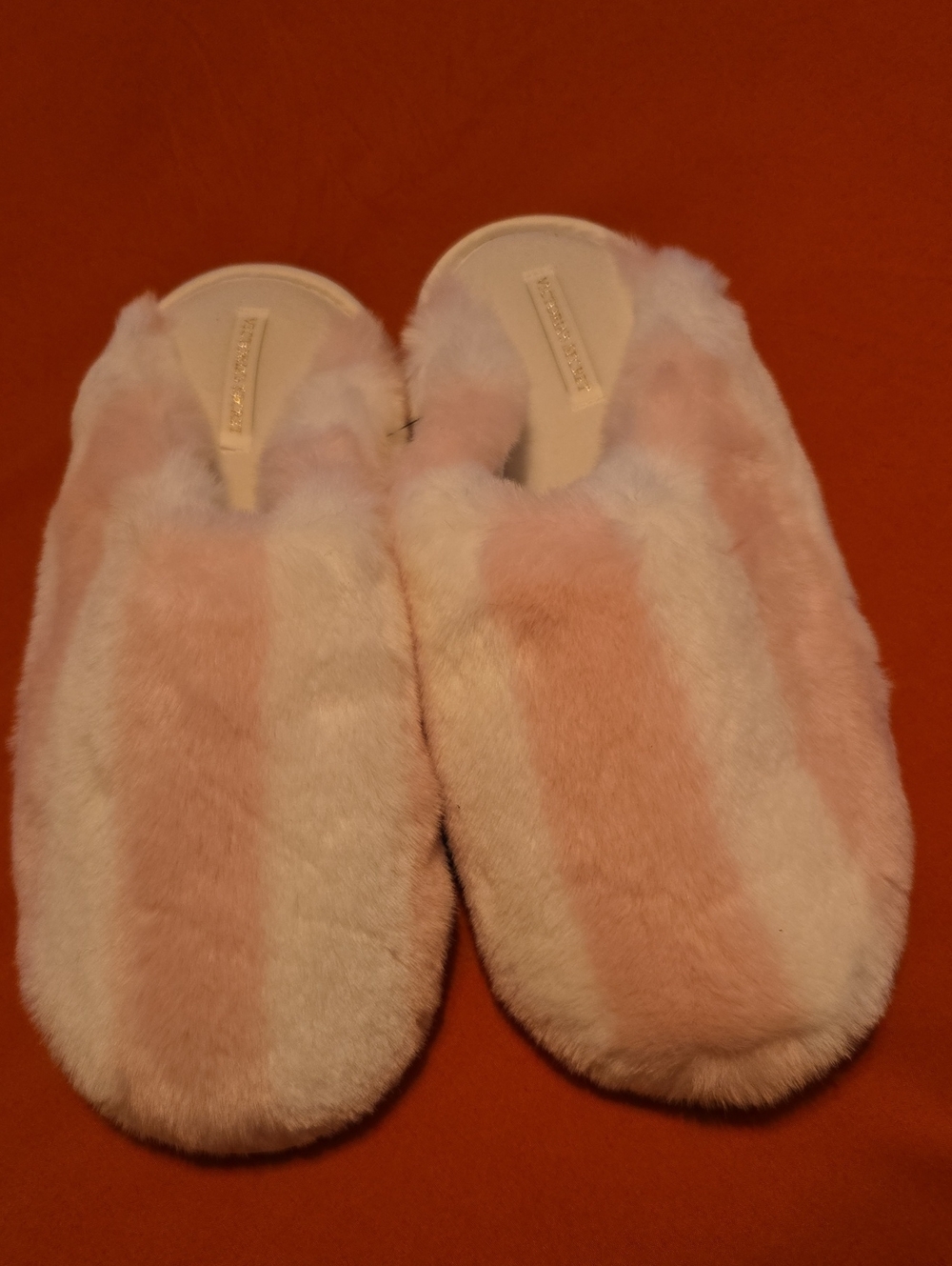 💞Victoria's Secret Pink and Cream Faux Fur Slip-On Slippers💞